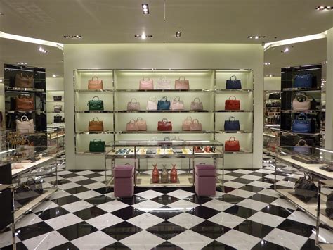 numero negozi prada nel mondo|prada stores list.